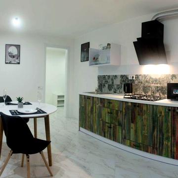 Ідеальна квартира для двох — дизайн, комфорт, king-size ліжко, балкон!