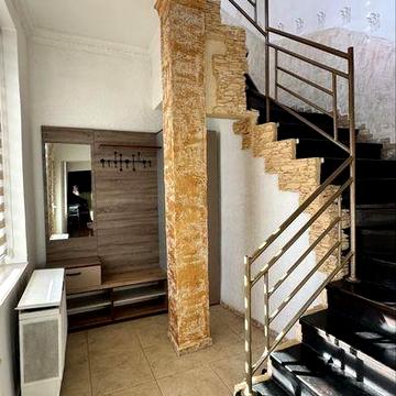 Оренда будинку неподалік центру