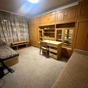 Продам 2-кімнатну квартиру, вул. Дніпровська Набережна 7а