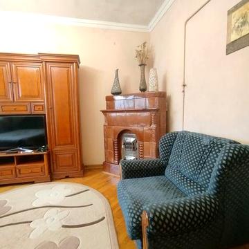 2 кімнатна квартира, Театральна площа