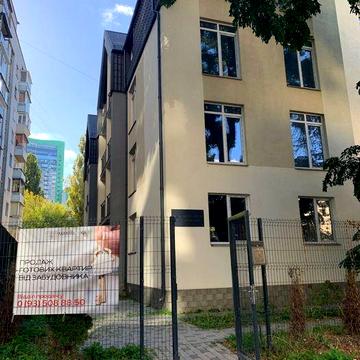 55 м² без ремонту, Оболонь, Макіївська, мансардний поверх ЖК Макіївська 17