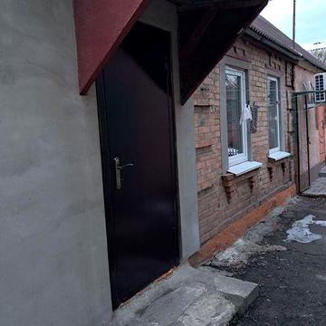 Здається пів будинку, р-н Новомиколаївка