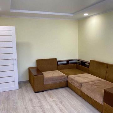 Героїв просп., 4