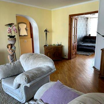 Здається квартира 3 кімнати