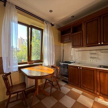 Вул. Бойчука 12 А метро Звіринецька