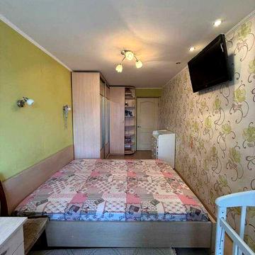 Алмазний 2х кімнатна квартира з косметичним ремонтом!