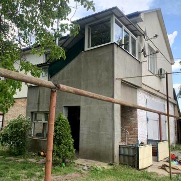 Продам 2 будинка на одній ділянці,дом район 6 школа