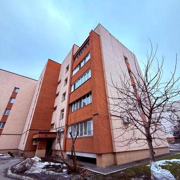 3к квартира 1 км від столиці, жилий стан, індивідуальне опалення, без%