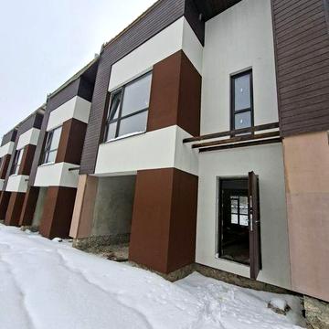 Продаж котеджу неподалік озера