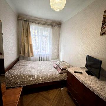 Продаж 2 кімнатноі квартири вул. Серпова 16 розвинена інфраструктура!