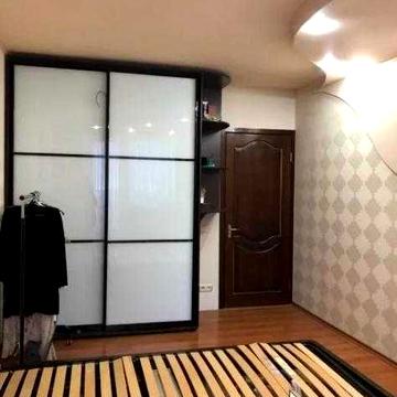 Продам 3 к. кв. метро Холодная Гора