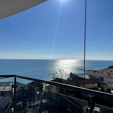 Квартира біля моря 10 Фонтана  Генератор Паркінг Власний басейн