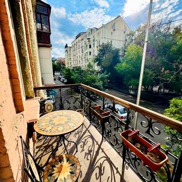 ТОП №1! Перша здача! Авторська квартира в історичному серці Подолу.