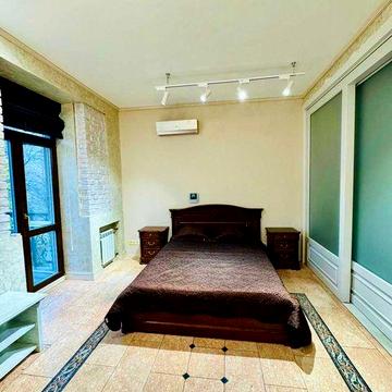 ТОП №1! Перша здача! Авторська квартира в історичному серці Подолу.