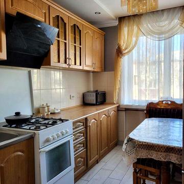 Довгострокова оренда 3-кімнатної квартири на вул. Гузара (Чалдаєва)