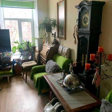 Продаётся однокомнатная квартира в центре.