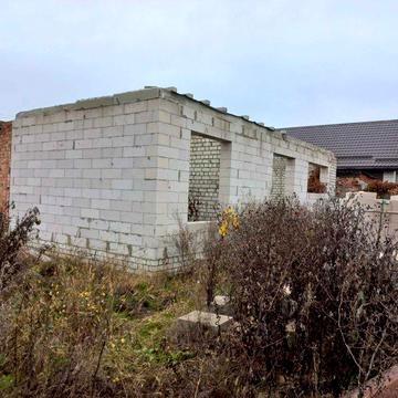 Продаж ділянки з недобудованим будинком м. Олексіївська