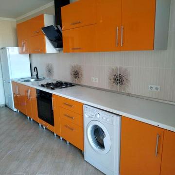 Поділ новобудова парковка у дворі