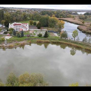 Продаж заміського комплексу з озером