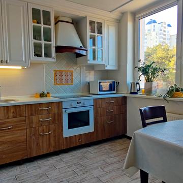 Юрія Поправки вул. (Миколи Лебедєва), 14