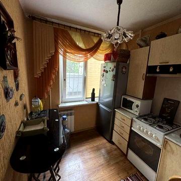 Здається 2 кімнатна квартира в центрі міста .