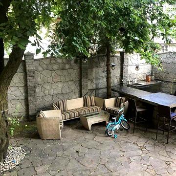 Довгострокова оренда 10к Квартира Кирила і Мефодія вулиця