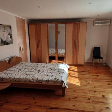 Оренда двоповерхового будинку ботанический сад