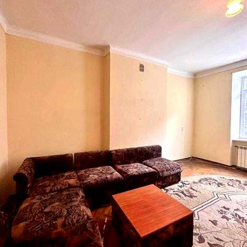 Продам 3 кімнатну квартиру в центрі біля входу в Парк Шевченка! 86м2.