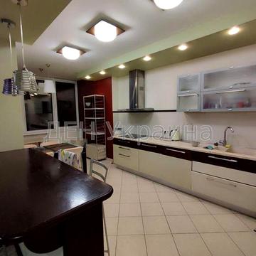 Продам комфортну трикімнатну квартиру М-Слобідська 2, 162000 у.е.