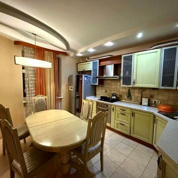 Вільна великогабаритна 3к квартира