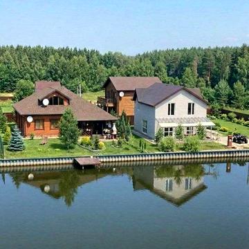 Ваш личный хюгге-дом на берегу озера: заезжай и живи!