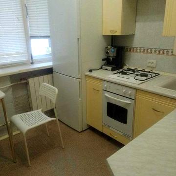 Двокімнатна Київ, пров.Бастіонний 11, Ботсад, газова плита, колонка