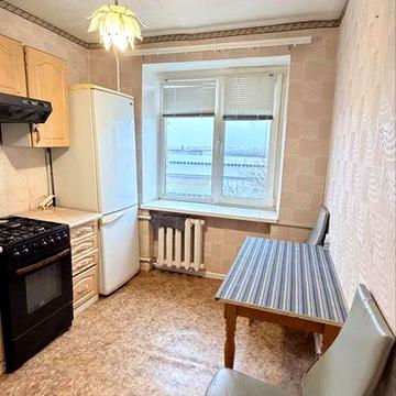 Продаж 1к.кв 12 Квартал магазин Вініл