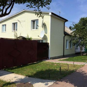 1/2 частина   добротного двоповерхового будинку на Ст Подусівці