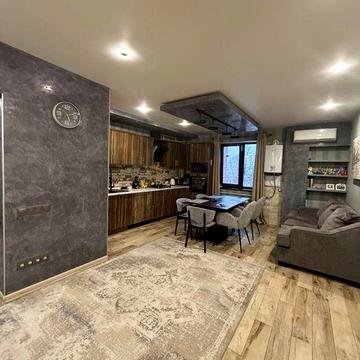 Продам 4х квартиру в Новострое