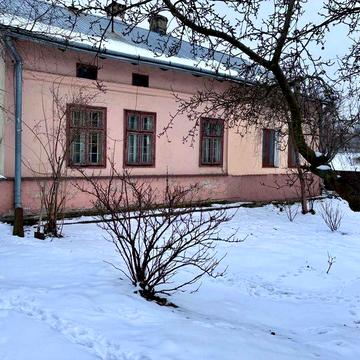 Продаж половини будинку