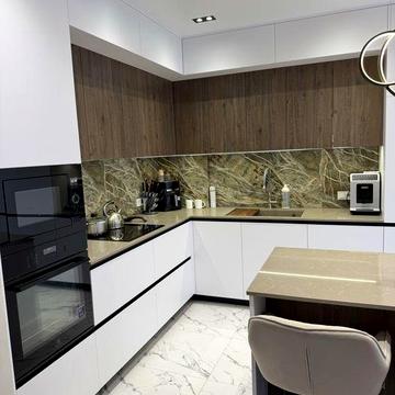 Продам 2 комнатную квартиру с дизайнерским ремонтом 70м2 ЖК Акварель 8