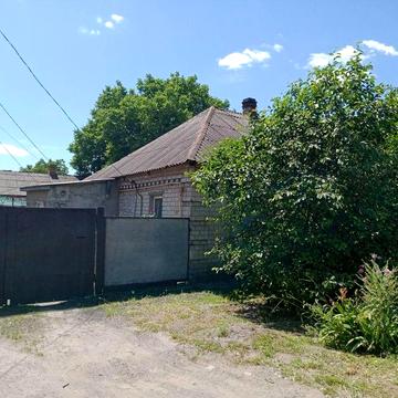 Продам пол дома в центре.