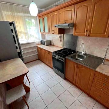 Квартира 3 кімнати біля Площі перемоги на 5 поверсі з 9