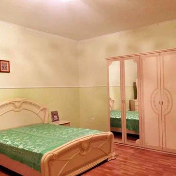 2-кімнатна квартира 140 м з двома балконами (комунальні входять)