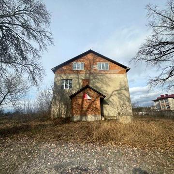 Багатоквартирний будинок в селі Жукин, Київська область