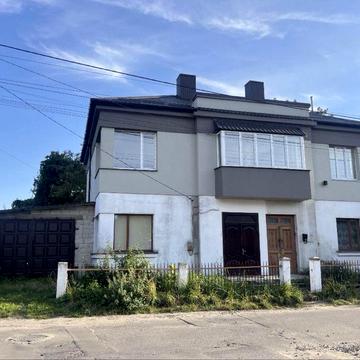 ТОП локація в центрі Дубно під бізнес або просторе житло + гараж!