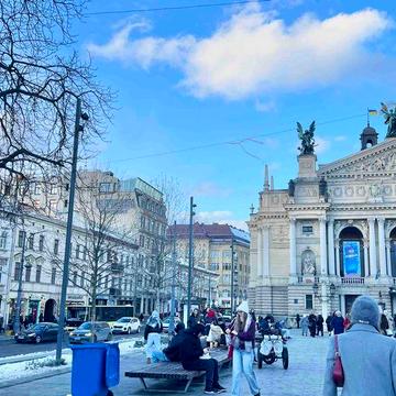 Продаж 3 кімнатної квартири  проспект Свободи  (біля Оперного театру)