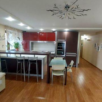 Продаж великої квартири центр Сталеварів