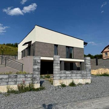 Продаж готового будинку за авторинком з хорошою ділянкою