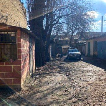 Продам двокімнатну квартиру зі своїм палісадником в районі Привозу