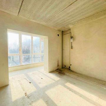 Продам простору 2к.квартиру в готовому будинку