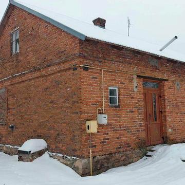Продаж цегляного будинку з ділянкою 14 соток  в центрі села Ожидів