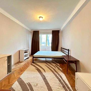 Квартира на першому поверсі,  масив Березняки, вулиця Амвросія Бучми.