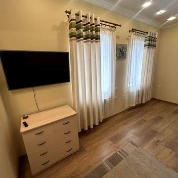 Здам будинок  83 м2 Жуляни, Автомобільний ринок